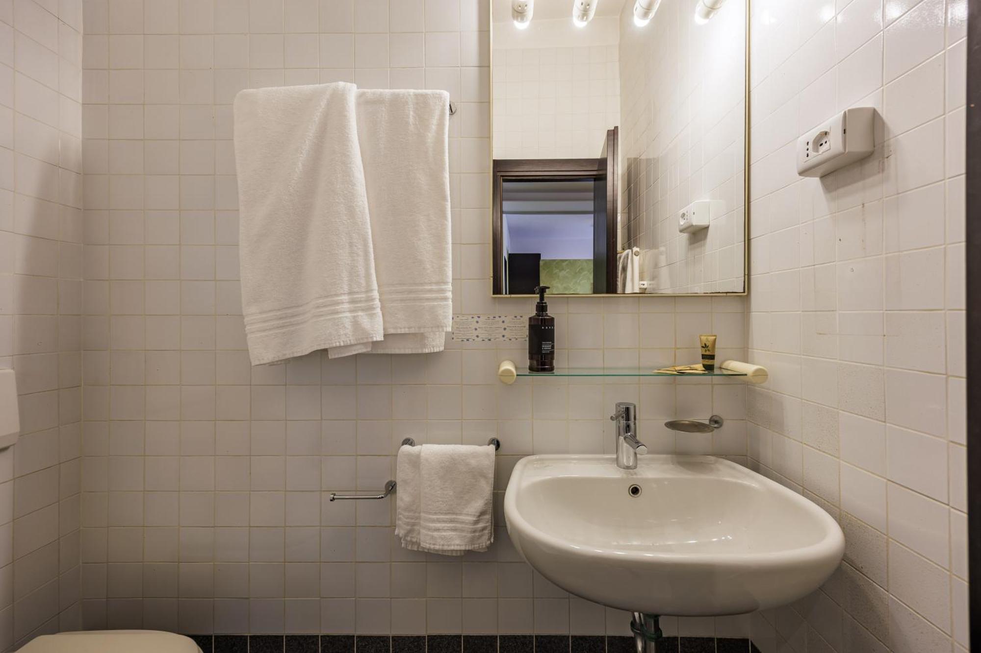 Hotel Alla Grotta Lazise Eksteriør bilde