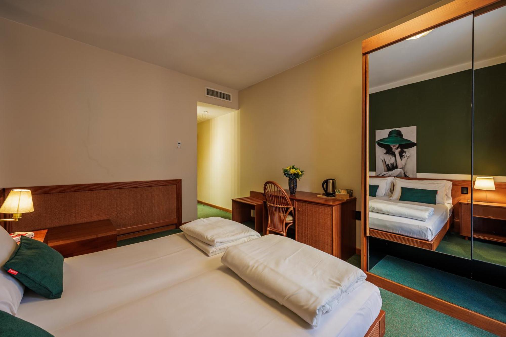Hotel Alla Grotta Lazise Eksteriør bilde