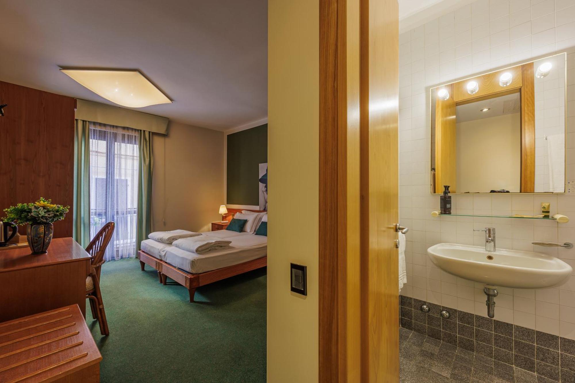 Hotel Alla Grotta Lazise Eksteriør bilde