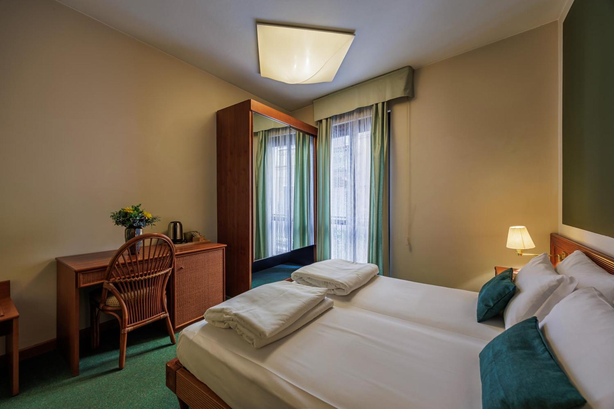Hotel Alla Grotta Lazise Eksteriør bilde
