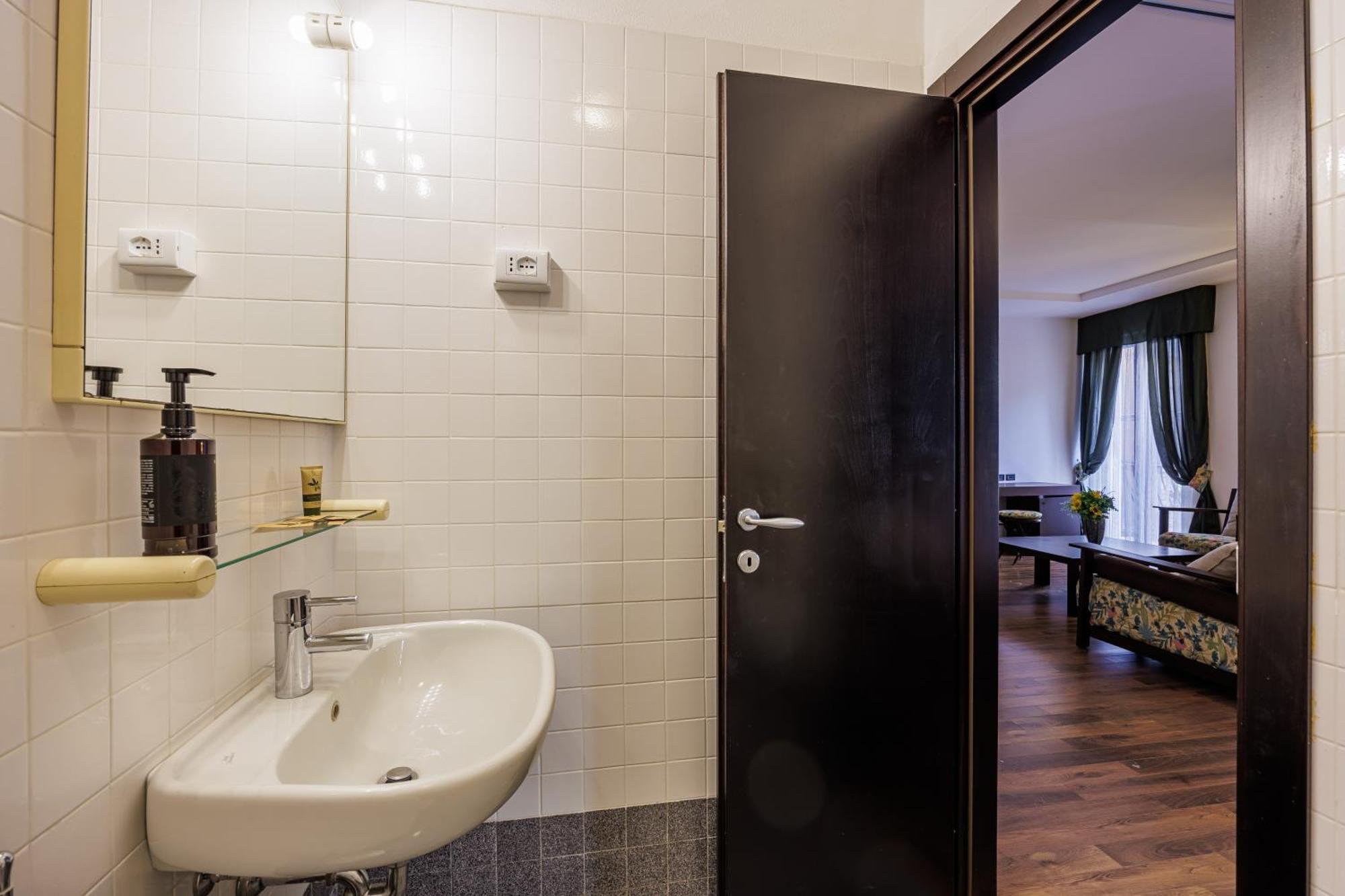Hotel Alla Grotta Lazise Eksteriør bilde