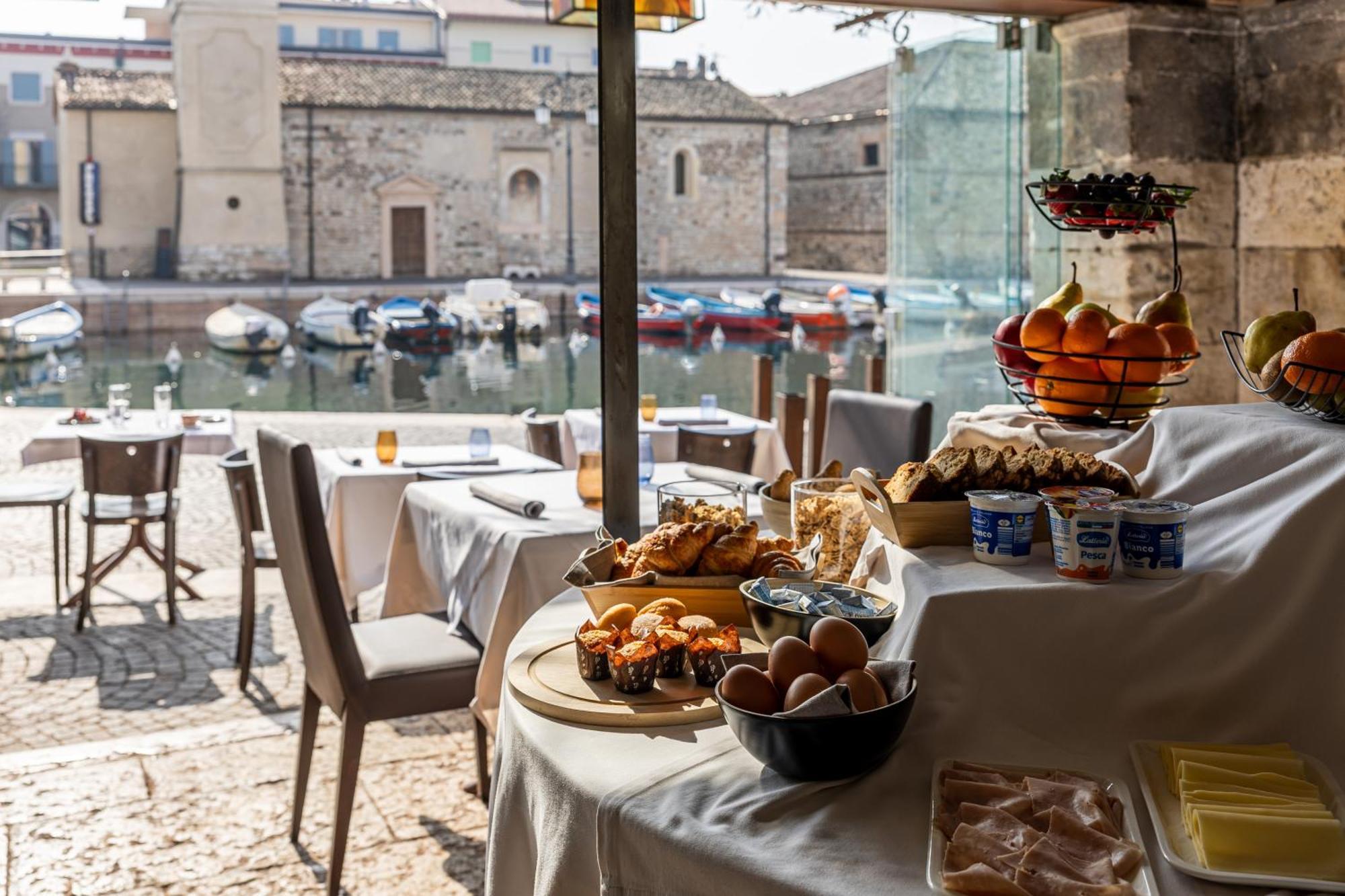 Hotel Alla Grotta Lazise Eksteriør bilde