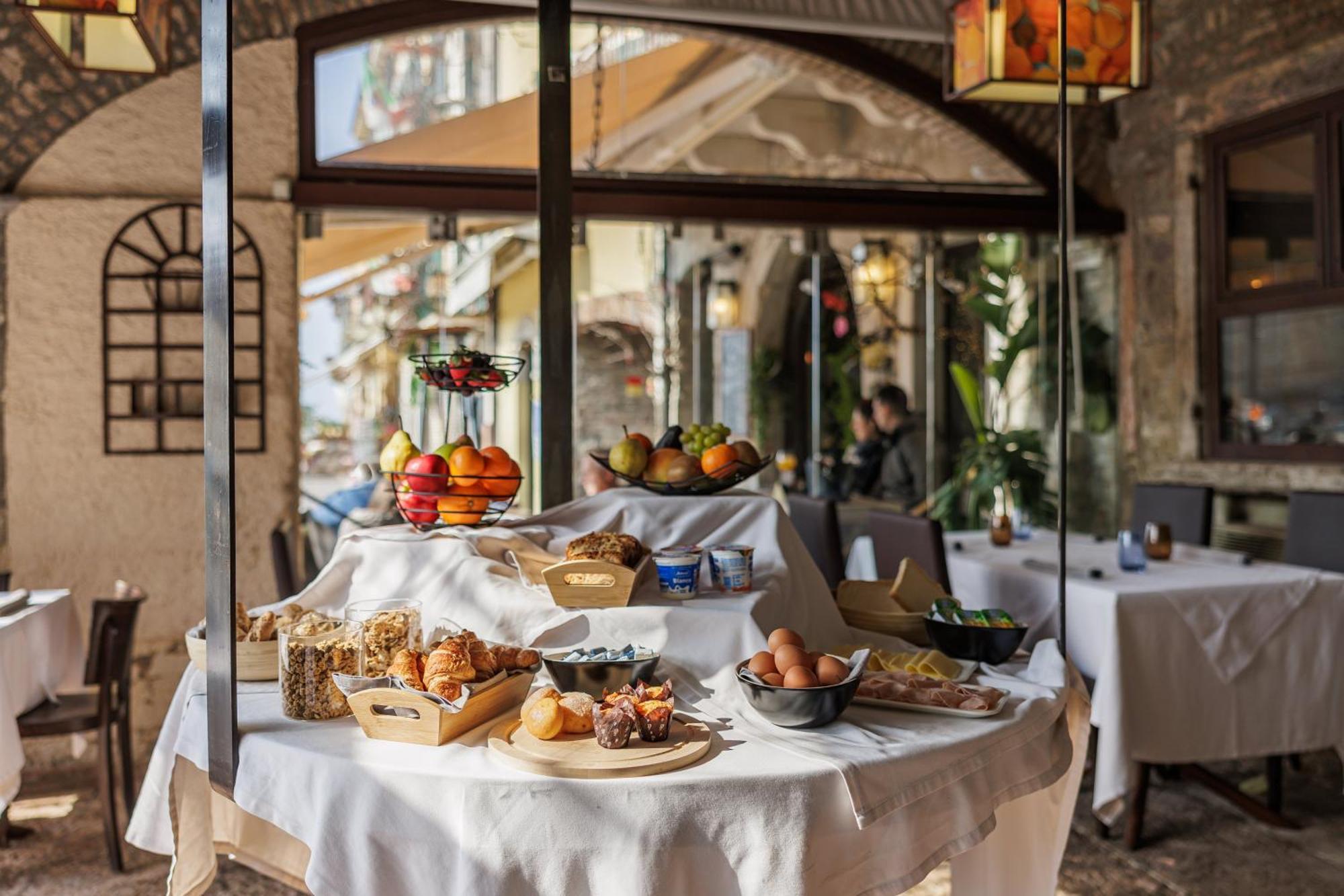 Hotel Alla Grotta Lazise Eksteriør bilde