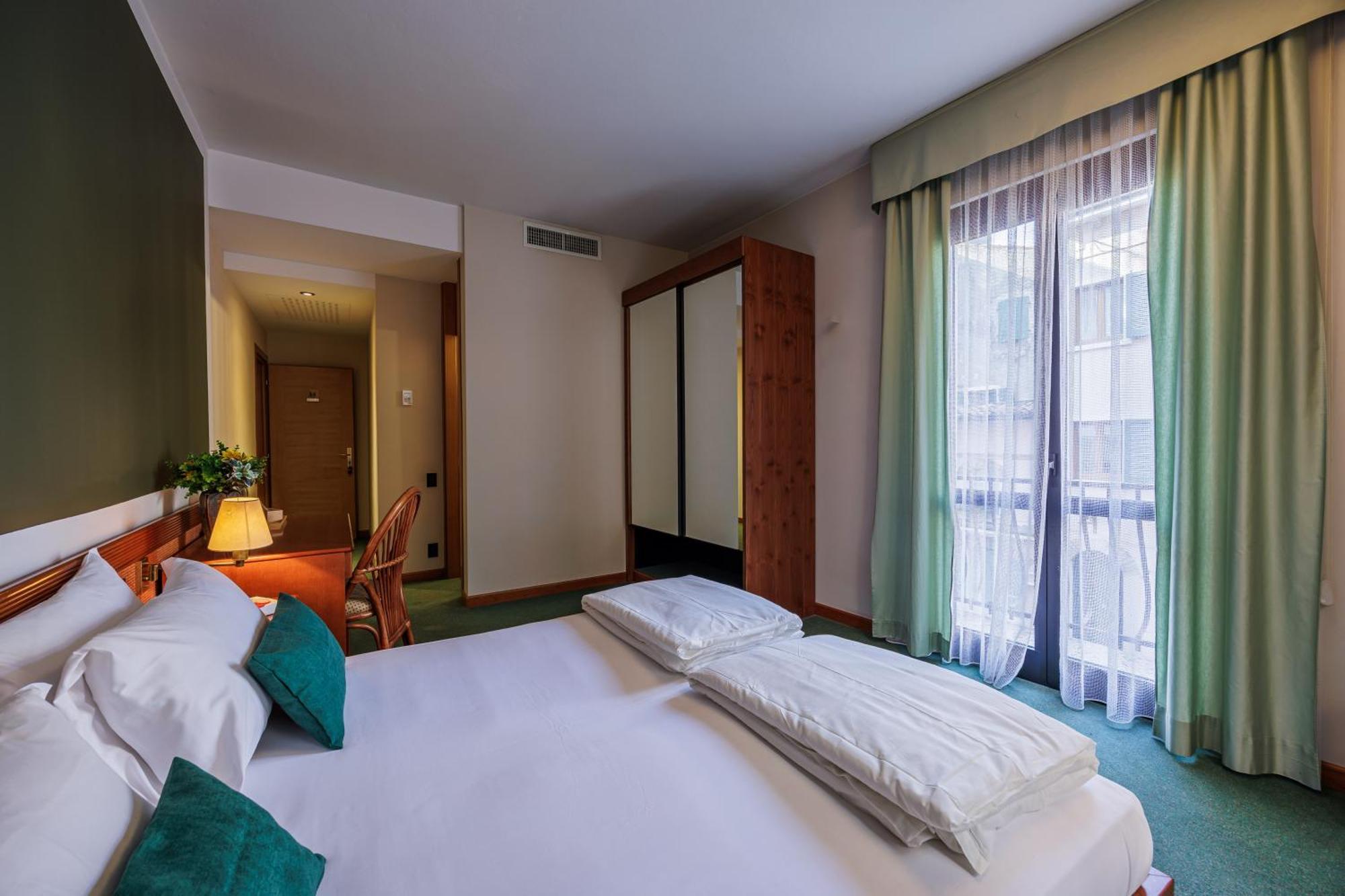 Hotel Alla Grotta Lazise Eksteriør bilde