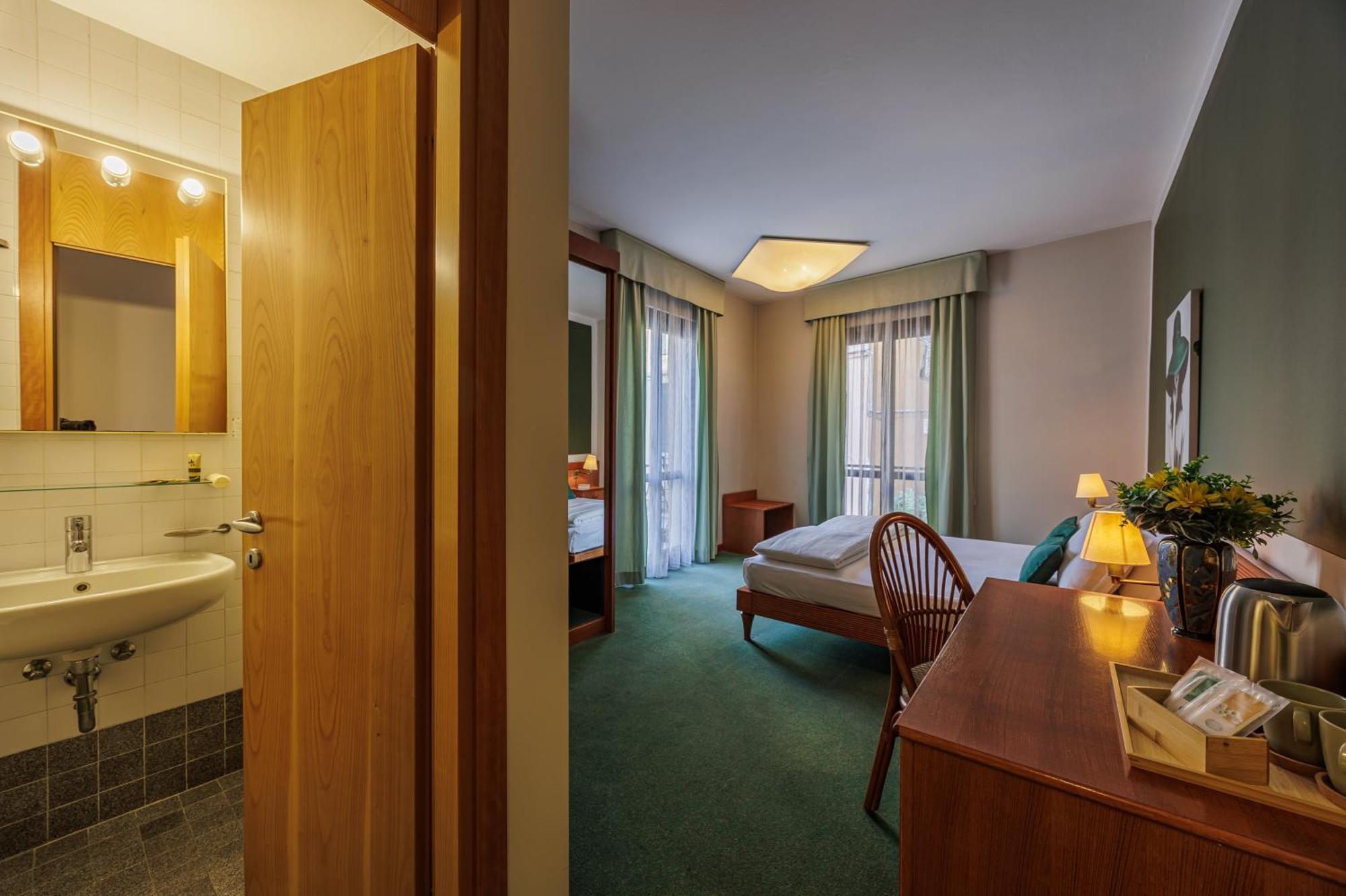 Hotel Alla Grotta Lazise Eksteriør bilde