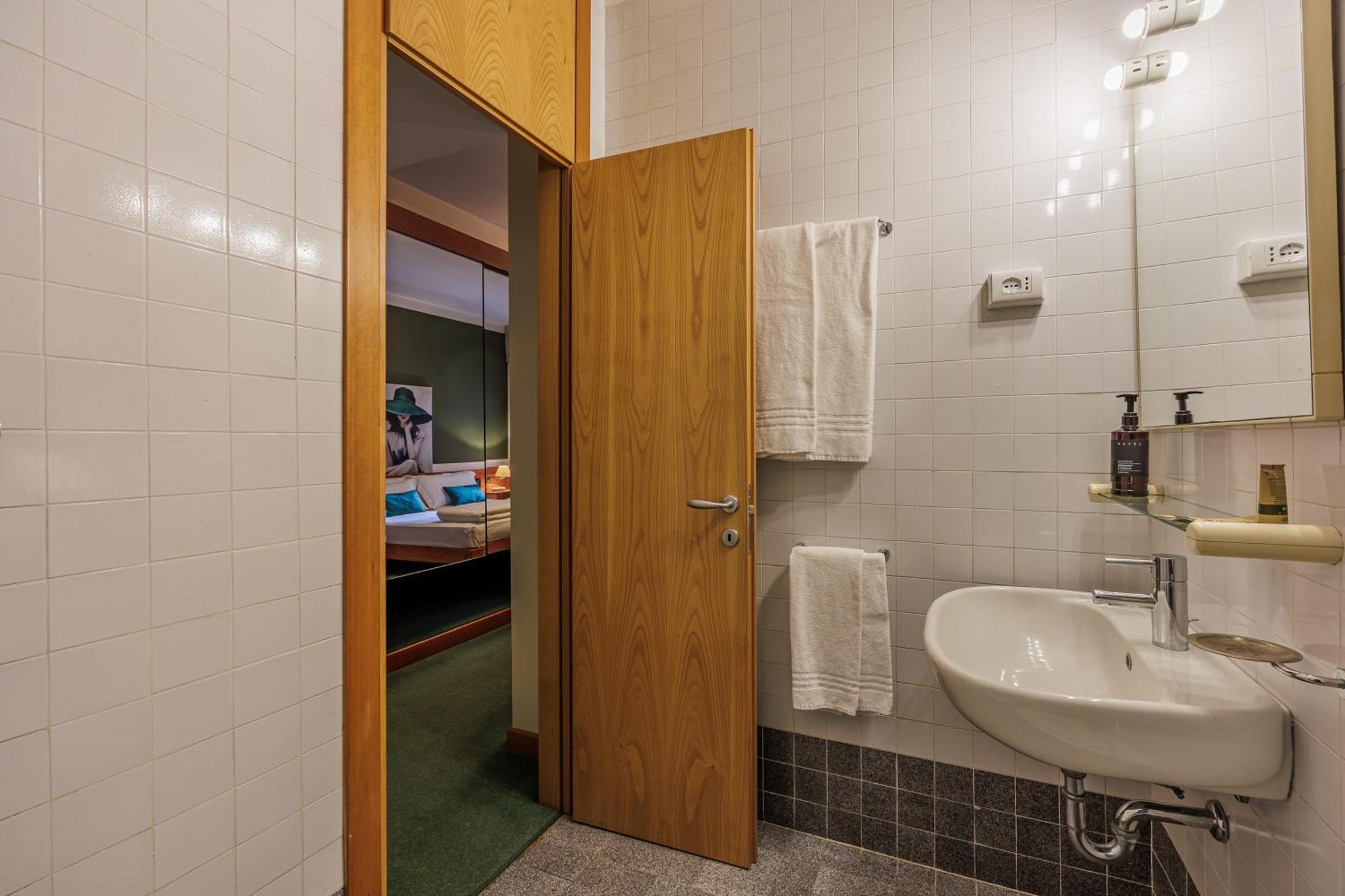 Hotel Alla Grotta Lazise Eksteriør bilde